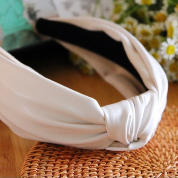 ⭐️Faux leather headband - Picture 1 of 2